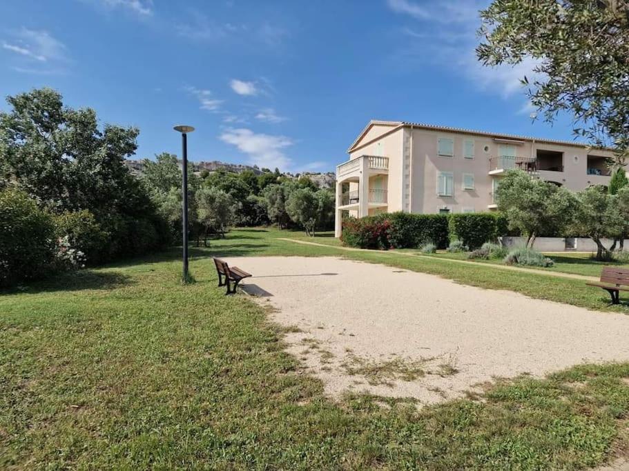 Lou Olivie, Appartement Climatise Avec Piscine Aux Pieds Alpilles Paradou Exterior photo
